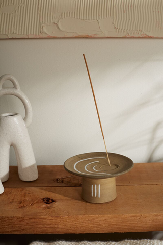 Clay Incense Holder - Holt x Palm -  Bring peace and tranquility to any space with our handmade incense holder made from high-quality clay. Perfect for meditation, relaxation, or simply adding a calming ambiance to your home.