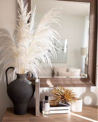 Preserved Silky Luxe B Pampas Bleached White - Holt x Palm -  Pampas is all the rage right now, especially when it is in white. These preserved decorative items change any space by adding a touch a feminine. Chic and sophisticated, you can't go wrong!