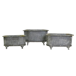 Large Vintage Metal footed tub - Holt x Palm -  Large: 36'' x 21'' x 19'' Enjoy a soak in rustic charm with this vintage metal footed tub - perfect for your outdoor garden oasis! Whether you're looking for a relaxing experience or a unique decor piece, this tub is just the thing! Let its sturdy metal feet carry you away. (And who said gardening couldn't be luxurious?) Made from durable zinc sheet metal, this tub make great planters or decorative garden accents.